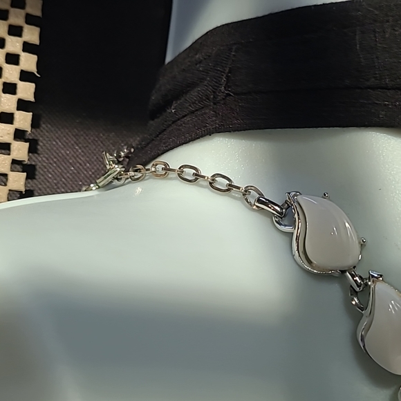 Vintage Choker - White Leaves - Picture 3 of 3